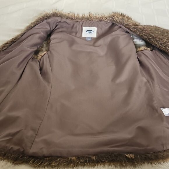Old Navy Faux Fur Vest - Picture 10 of 16